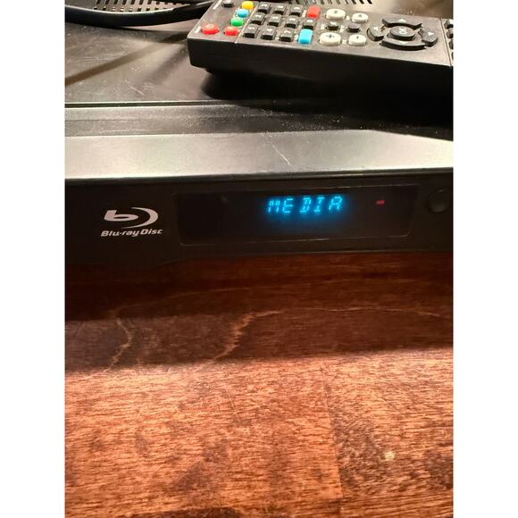 RCA RTB1023 Blu-Ray All-in-One Home Theater Player with Remote - Picture 5 of 10